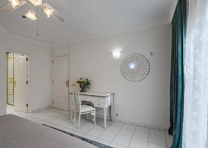 Luxury El Duque Daire *