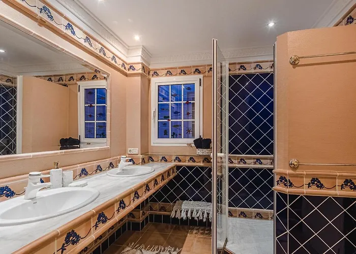 Luxury El Duque Daire *