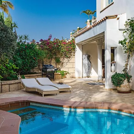 Luxury El Duque אדחה