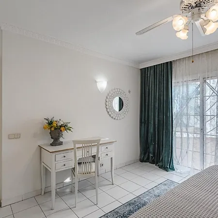 Luxury El Duque אדחה