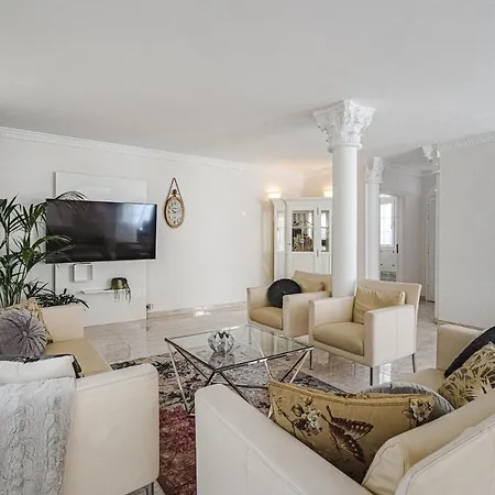 Luxury El Duque דירה