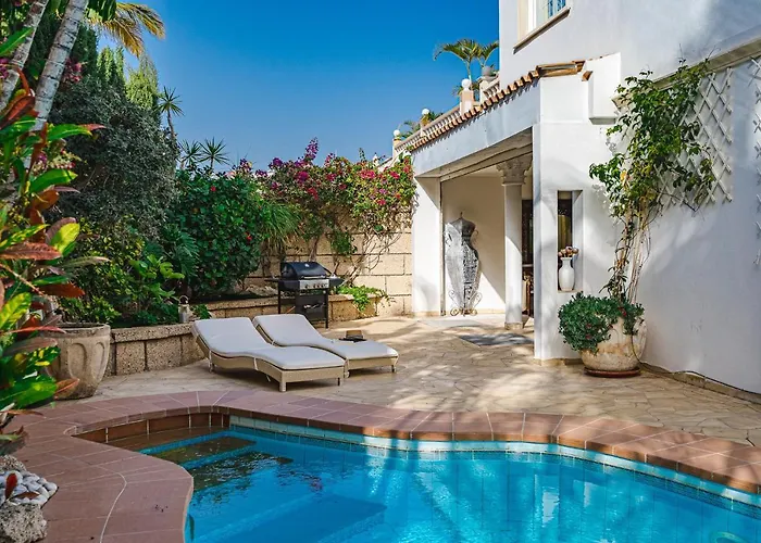 Luxury El Duque Адехе