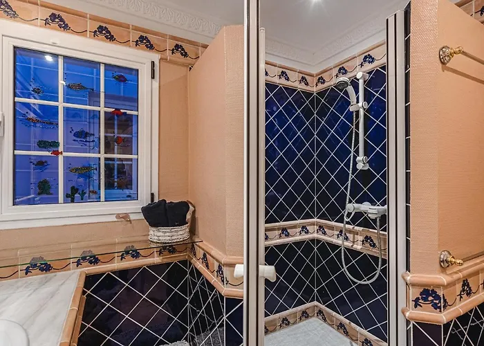 Luxury El Duque Адехе