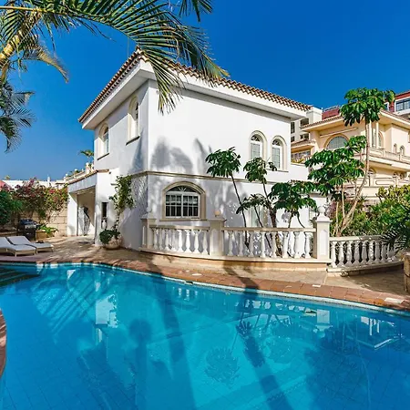 Luxury El Duque 아파트 아데제