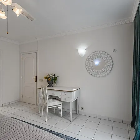 Luxury El Duque Apartment *