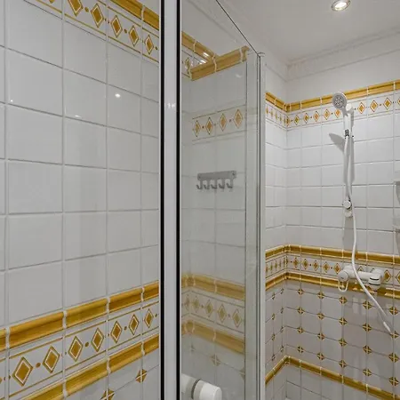 Luxury El Duque 아파트