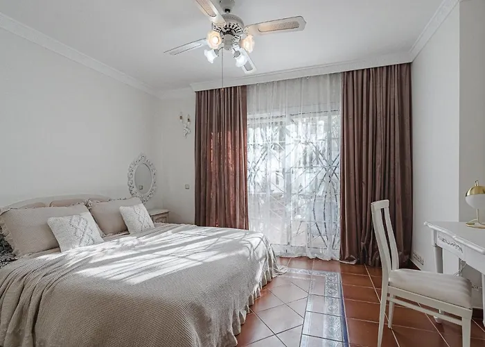 Luxury El Duque 阿德耶