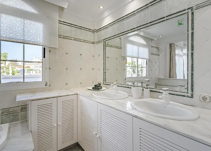 Luxury El Duque 阿德耶