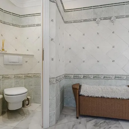 Luxury El Duque * 아데제